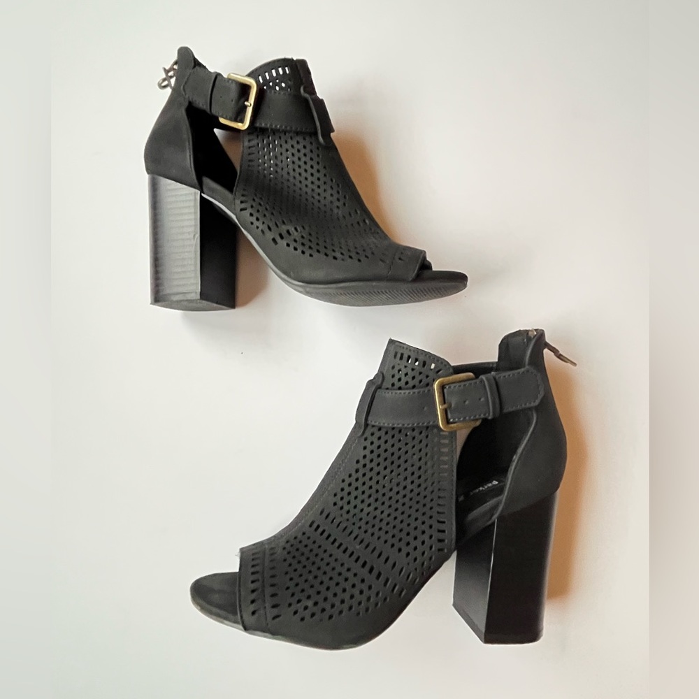 Women Parker & Sky perforated peep toe booties size 5.5- Black